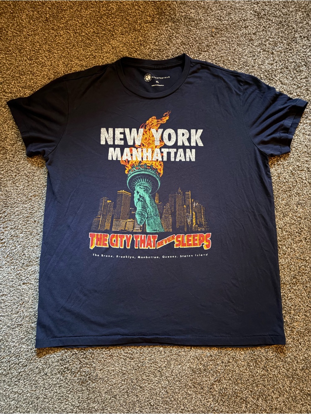 Aeropostale Navy New York Manhattan Graphic Tee with Colorful Statue Print